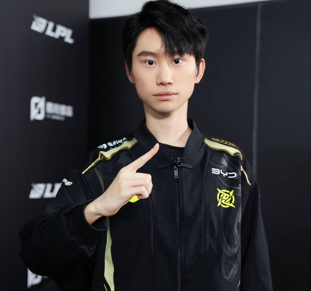 Rookie在TES比赛中晋级下一阶段，反败为胜引发热议！